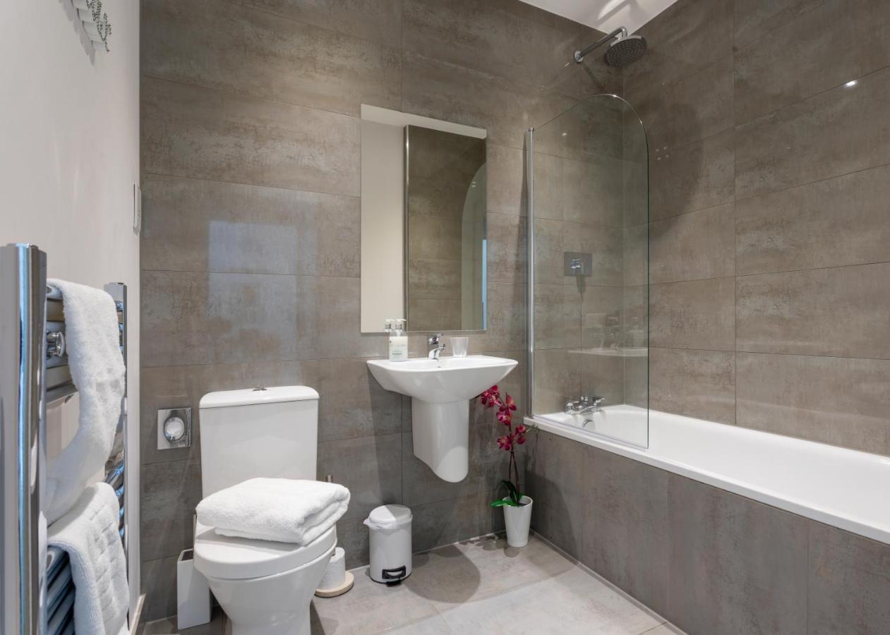 1 Bed Apartment - Redhill Central, Surrey, Gatwick #3 Екстериор снимка