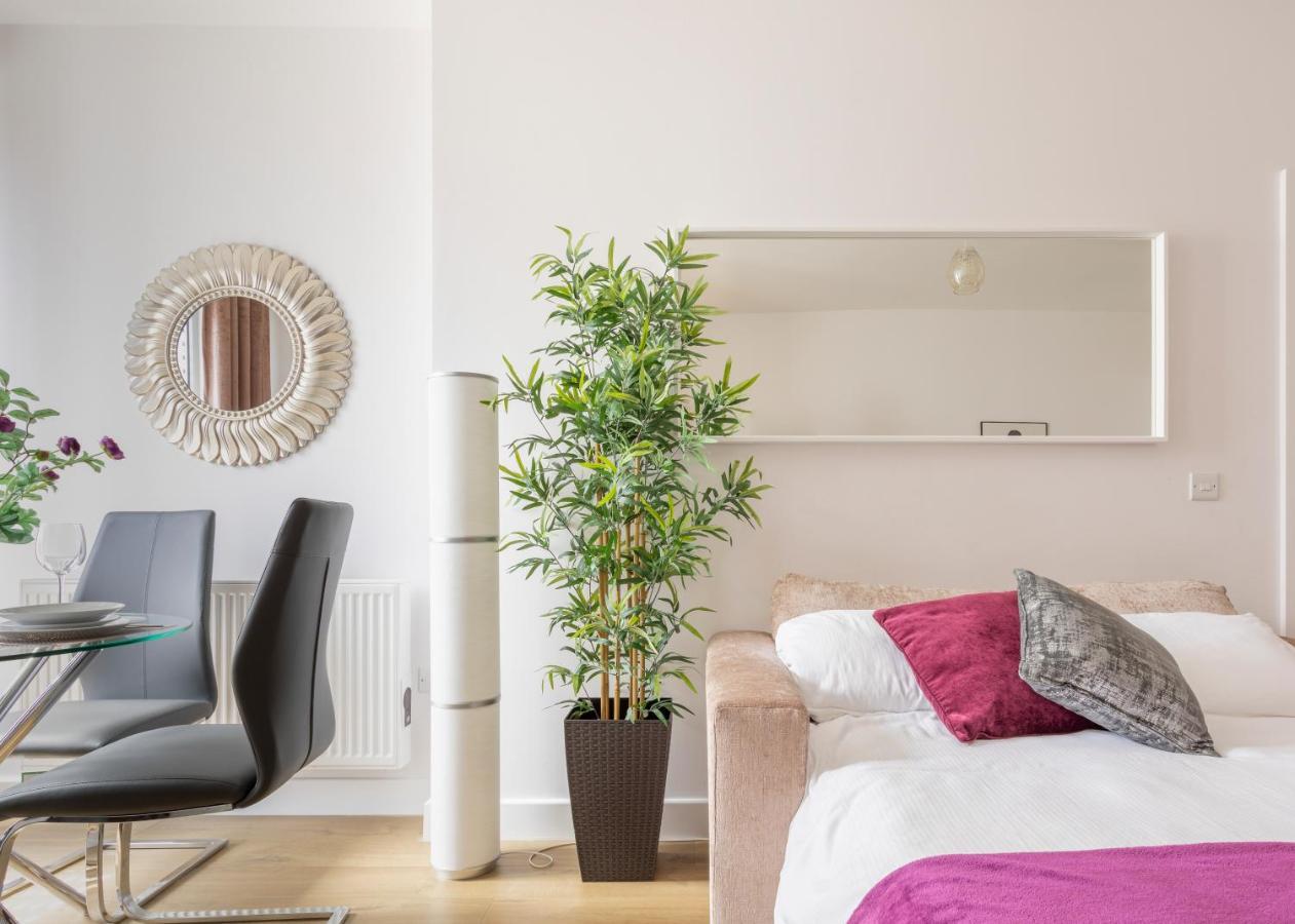 1 Bed Apartment - Redhill Central, Surrey, Gatwick #3 Екстериор снимка